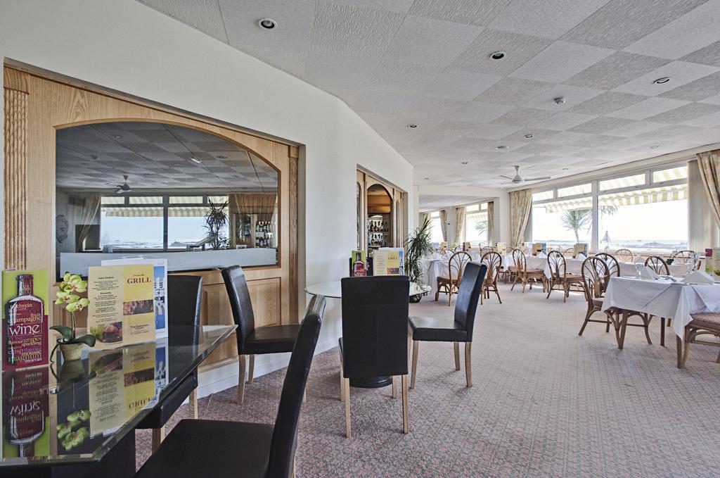 The Samares Coast Hotel & Apartments 圣赫利尔泽西 餐厅 照片